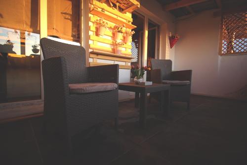 a room with chairs and a table and a window at TOP Room in Šabac