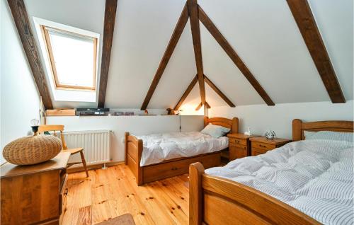 Кровать или кровати в номере Cozy Home In Ribnjacka With Kitchen