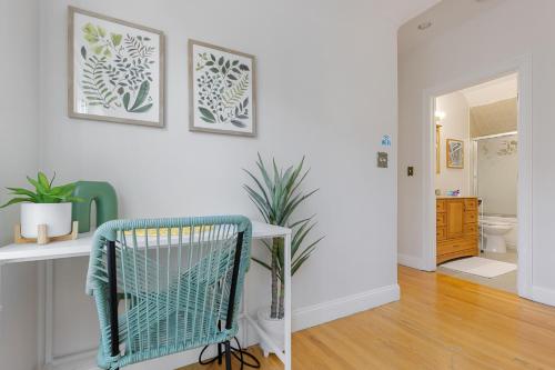 a white room with a desk and a chair at Amazing family-friendly and group-friendly accommodation #TheBackDorch in Boston