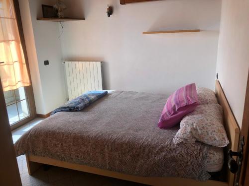 a bedroom with a bed with two pillows on it at Baita Poira in Mello