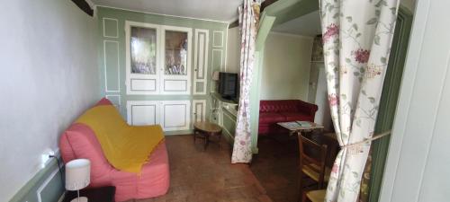 Μια τηλεόραση ή/και κέντρο ψυχαγωγίας στο Villa à l'ancien Pigeonnier
