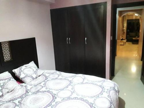 Un ou plusieurs lits dans un hébergement de l'établissement GUELIZ, majorelle, Beautiful apartment with large terrace