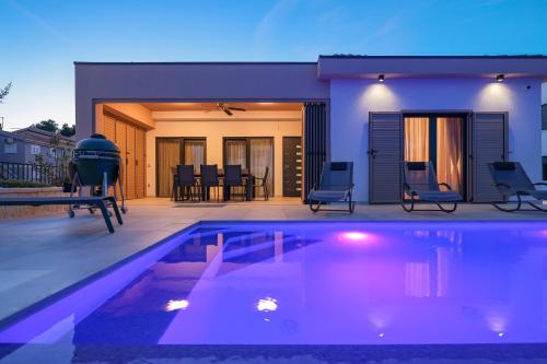 Premium Villa Nessi with Pool & Seaview