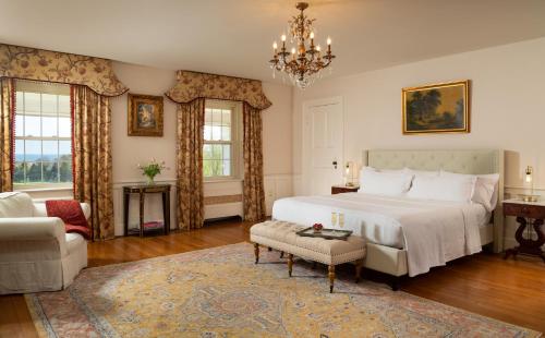 Ένα ή περισσότερα κρεβάτια σε δωμάτιο στο The Inn at Tacaro Estate