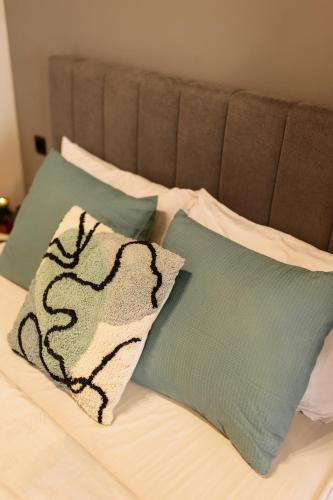 a bed with two pillows on it at ENERGIE Дизайнерська стильна квартира в новому ЖК in Ternopilʼ