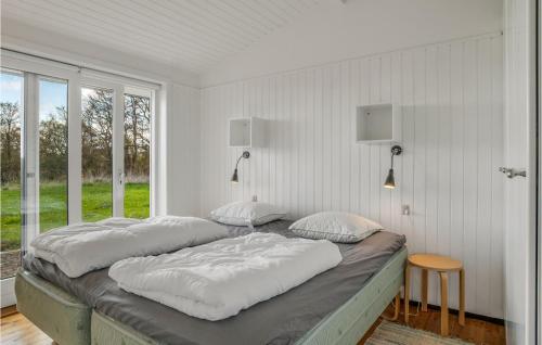 Postel nebo postele na pokoji v ubytování 5 Bedroom Stunning Home In Knebel