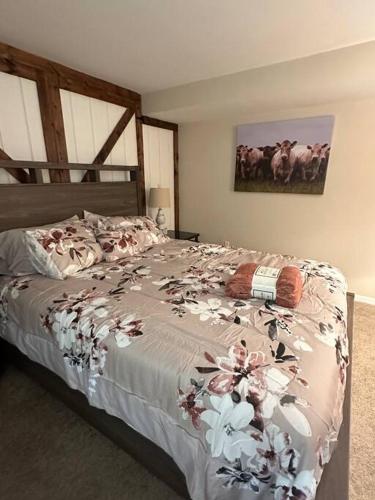 Katil atau katil-katil dalam bilik di Timber Frame Country Retreat.