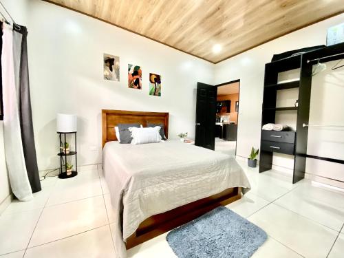 Orange Apartment 5 min aeropuerto Juan santamaria