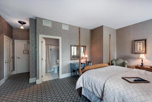 Katil atau katil-katil dalam bilik di Nicollet Island Inn