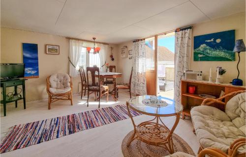 a living room with a couch and a table at Amazing Home In Hovenäset With Kitchen in Hovenäset