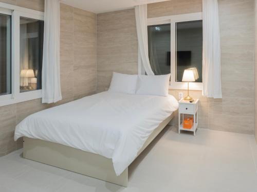 Ένα ή περισσότερα κρεβάτια σε δωμάτιο στο White Castle Pension
