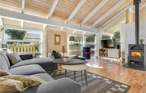 Χώρος καθιστικού στο Three-Bedroom Holiday Home In Allinge