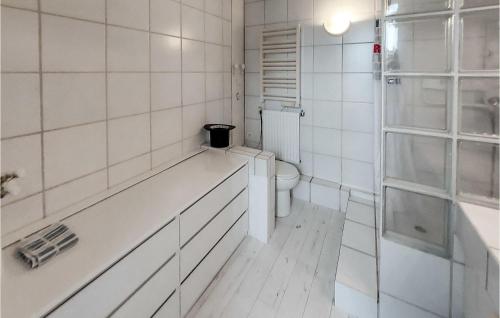 a white bathroom with a tub and a toilet at Amazing Apartment In Eu With Kitchen in Eu
