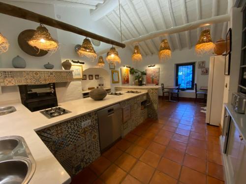 A kitchen or kitchenette at La Guzmana de Ronda