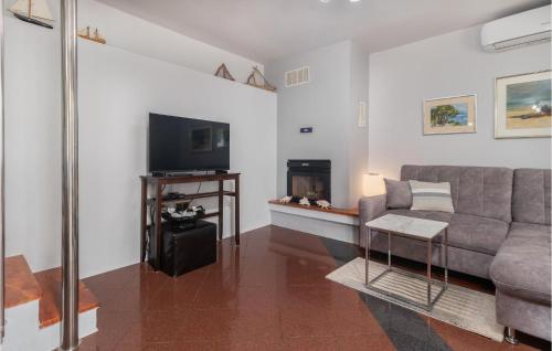 Beach Front Apartment In Crikvenica With Wifi