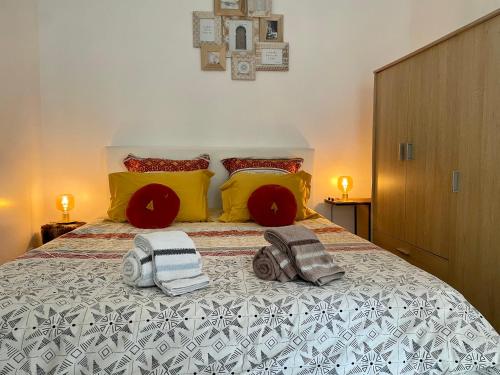 a bedroom with a bed with two towels on it at L'appartement du Temple à Vienne in Vienne