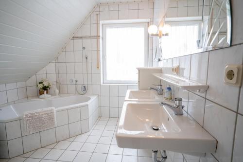 Un baño de Fewo Obsthof Matthies