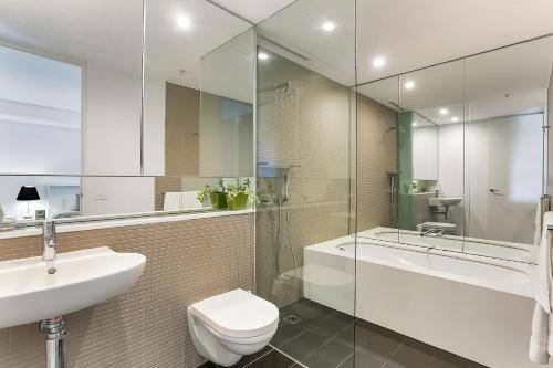 Gallery image of Stylish 1 bdrm Camperdown - Car park, Gym & Pool in Sydney