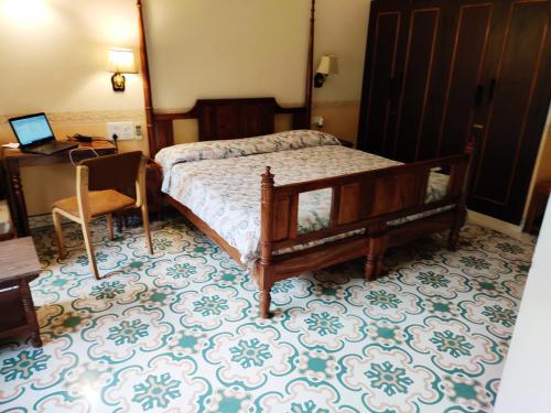 Una cama o camas en una habitación de Hotel Jai Niwas