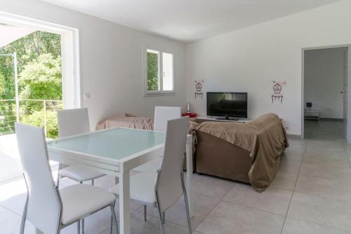 Villa 4 personnes U Pinu, piscine partagée, 6 kms de porto vecchio