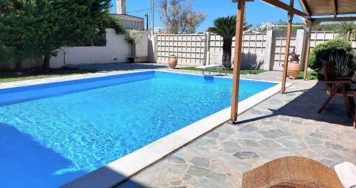 Bazén v ubytování Luxury apartment SEA HELM with private swimming pool and BBQ nebo v jeho okolí
