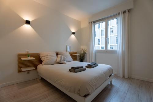 a bedroom with a bed and a large window at Atlantic Selection - Appart Baiona - Au coeur de Bayonne in Bayonne