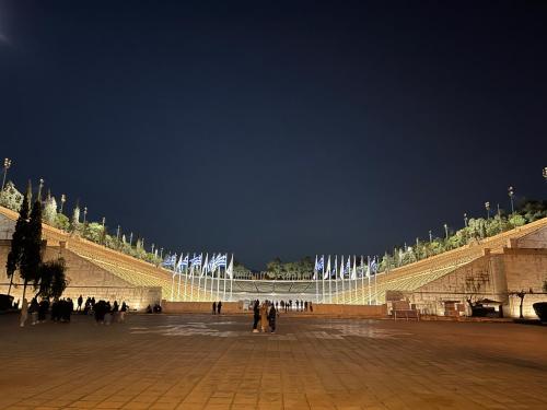 صورة لـ Christina-Anna Athens City Center walking distance to everywhere and Acropolis, in One of the most Favorable Locations by National Gardens and Zoo, Hellenic Parliament in Syntagma and Stylish Exquisite Kolonaki Cozy Renovated Apartment في أثينا