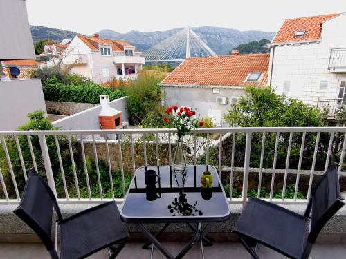Üldine mäevaade või majutusasutusest Apartment with balcony Nike pildistatud vaade