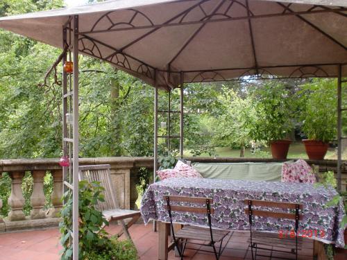 Balkoni atau teres di Ferienwohnung Villa am Fluss