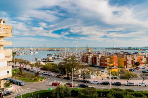 Completamente reformado con vistas al mar y piscina