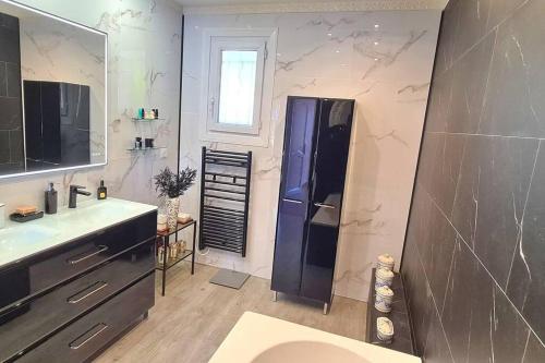 a bathroom with a shower and a toilet and a sink at Maison Partina avec Piscine in Santa-Maria-di-Lota