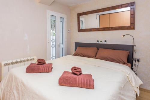 Posteľ alebo postele v izbe v ubytovaní Beachfront Calahonda apartment