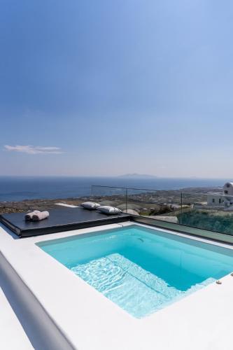 a swimming pool with a view of the ocean at Abrazo Villas in Imerovigli