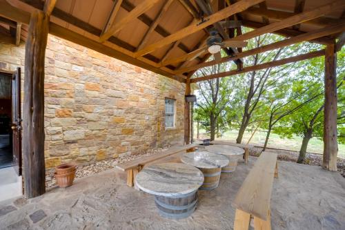 Φωτογραφία από το άλμπουμ του Studio in Fredericksburg Winery with Shared Hot Tub σε Fredericksburg