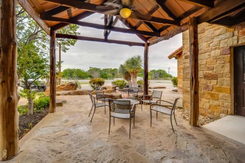 Αίθριο ή υπαίθριος χώρος στο Studio in Fredericksburg Winery with Shared Hot Tub