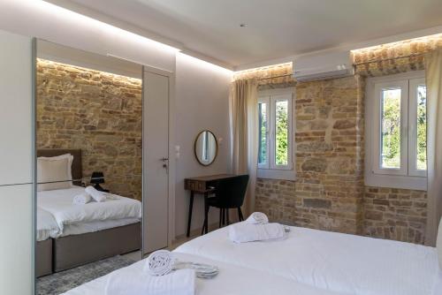Castello Nuovo Suite by CorfuEscapes