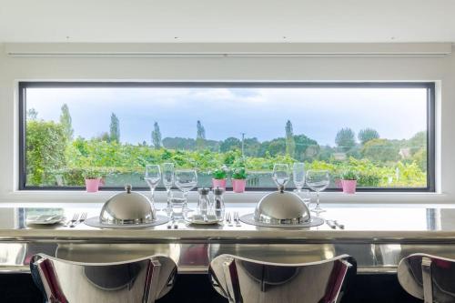 Toppesfield Vineyard luxury, contemporary villa - 2 adults