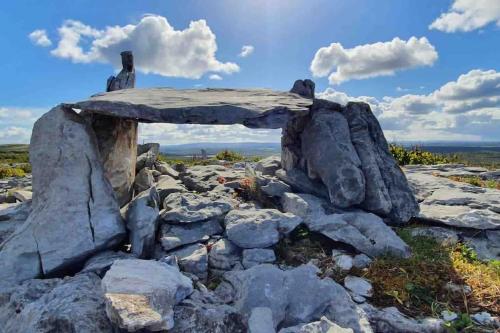 a stone table on top of some rocks at Castle View Rooms in Liscannor