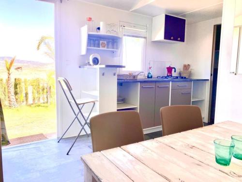 A kitchen or kitchenette at Cozy cottage in nature, with Garden and Sea View & Fast 350mbps Wi-Fi