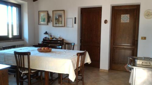 Reštaurácia alebo iné gastronomické zariadenie v ubytovaní Arnaio al Giglio