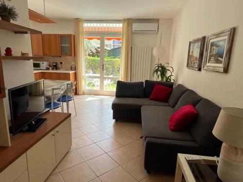 a living room with a couch and a kitchen at Apartment Bardolino lake front in Bardolino