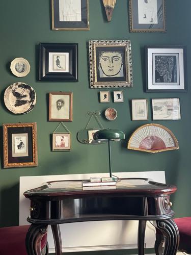 a desk in a room with pictures on the wall at Palacete Encanto Maior in Campo Maior