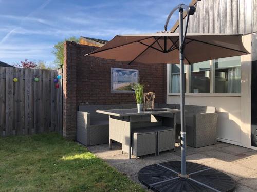 Fotografie z fotogalerie ubytování Comfortabel 6-persoons huisje nabij strand, bos, duinen en stad v destinaci Warmenhuizen