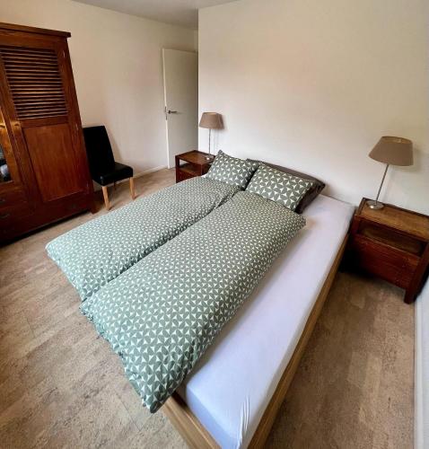 Una cama o camas en una habitación de Walensee Apartment, Lakeside Dream