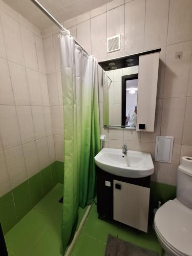 Vannituba majutusasutuses Синій малахіт Простора біла 2 кімнатна квартира з видом на Білу бесідку та Сонячний парк Мережа Alex Apartments Безконтактне заселення цілодобово