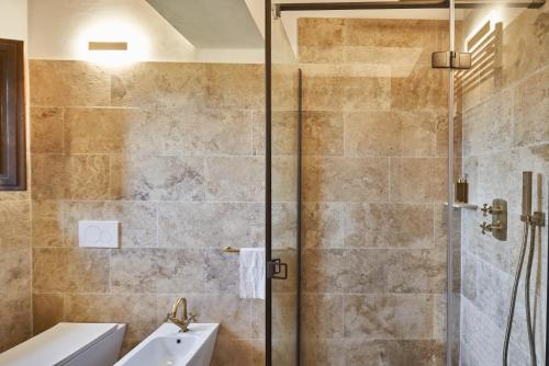 a bathroom with a shower and a sink at Podere Sant'Antonio in Asciano