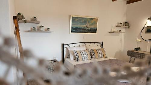 Chronis Studio in Adamas