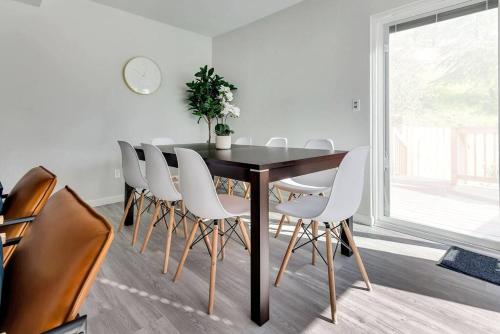 a dining room with a black table and white chairs at Near Downtown l Peaceful l Modern l Kids Room in Atascadero