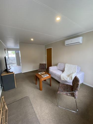 Ruang duduk di Birch Court - Harakeke