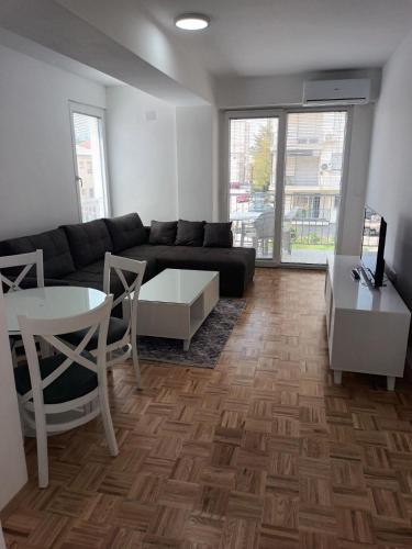 Ruang duduk di Harmony Apartment